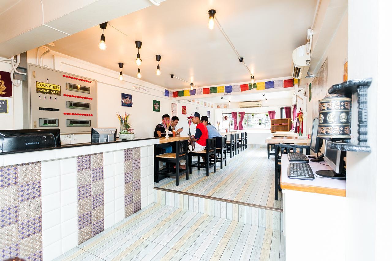 Alphabed Hostel Банкок Екстериор снимка