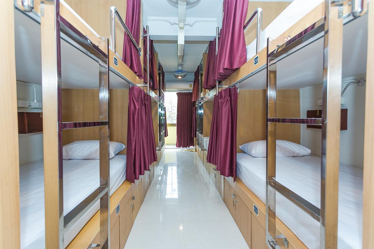 Alphabed Hostel Банкок Екстериор снимка